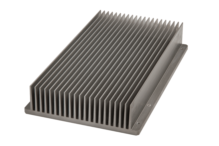 Precision-machined aluminum heat sink with parallel fin architecture, featuring uniform thermal dissipation channels and integrated mounting platform for high-performance defense and aerospace electronics applications.